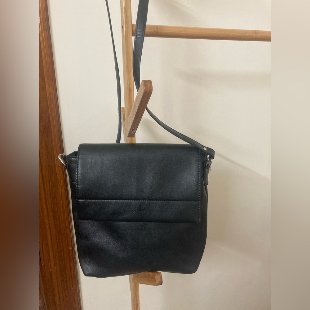 Men’s black messenger bag - Picture 1 of 6